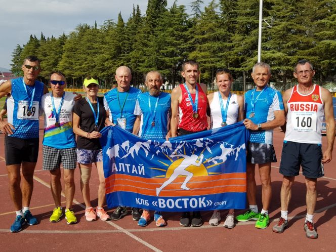 Алтайские ветераны-легкоатлеты завоевали 10 золотых медалей на Кубке Дружбы в Сочи 