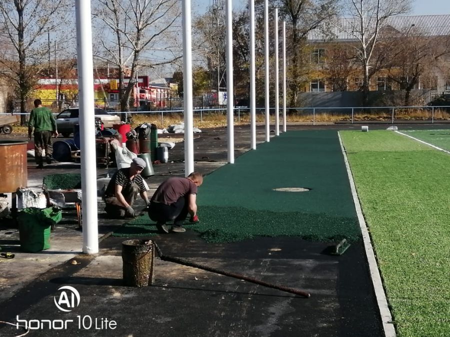 Строительство футбольного поля в Славгороде по федеральному проекту "Спорт - норма жизни" вышло на финишную прямую