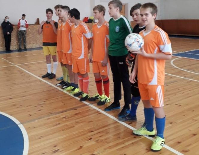 В Бийске состоялся турнир по мини-футболу "Кубок единства" среди дворовых команд