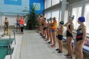 В бассейне "Обь" в Барнауле продолжается сдача нормативов комплекса ГТО по плаванию