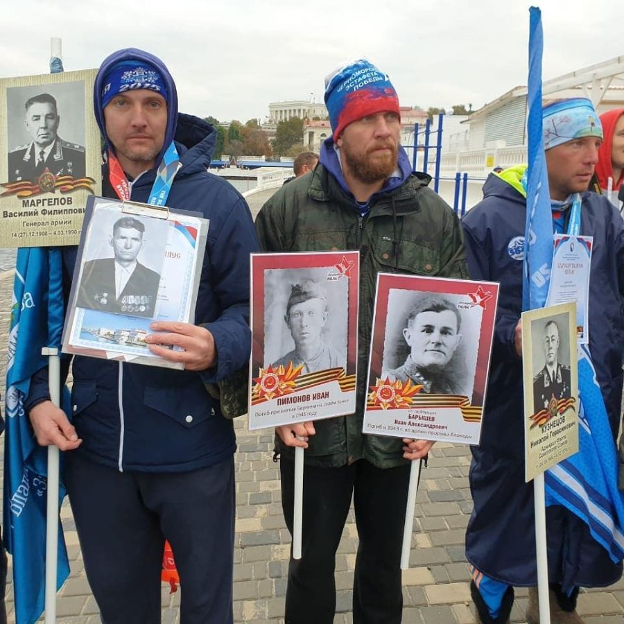 Андрей Денисов (слева) - единственный представитель Алтайского края, принявший участие в Черноморской эстафете Победы