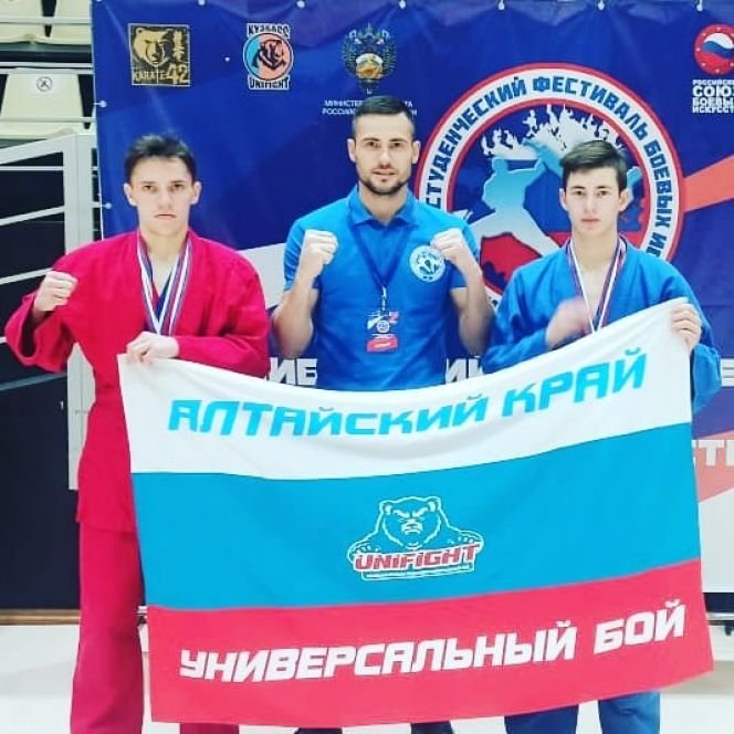 На фото слева направо: Роман Рыбников, тренер Александр Ивашин, Дмитрий Дорофеев 