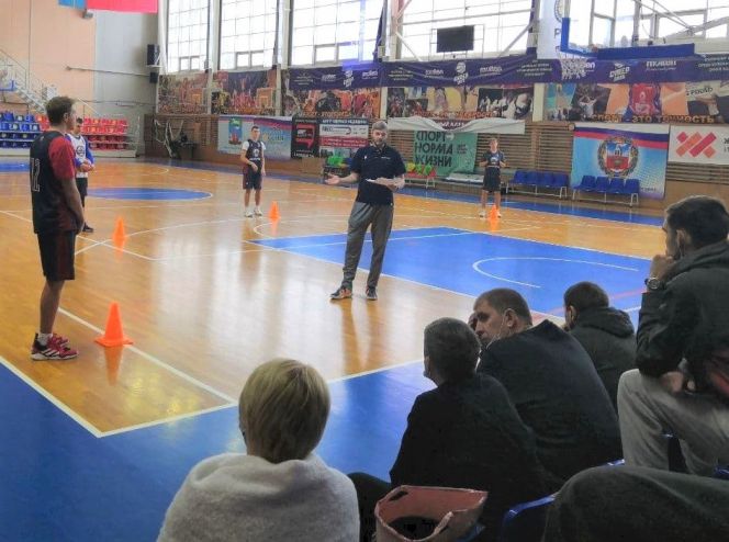 На базе БК "Барнаул" прошел семинар для детских специалистов баскетбола