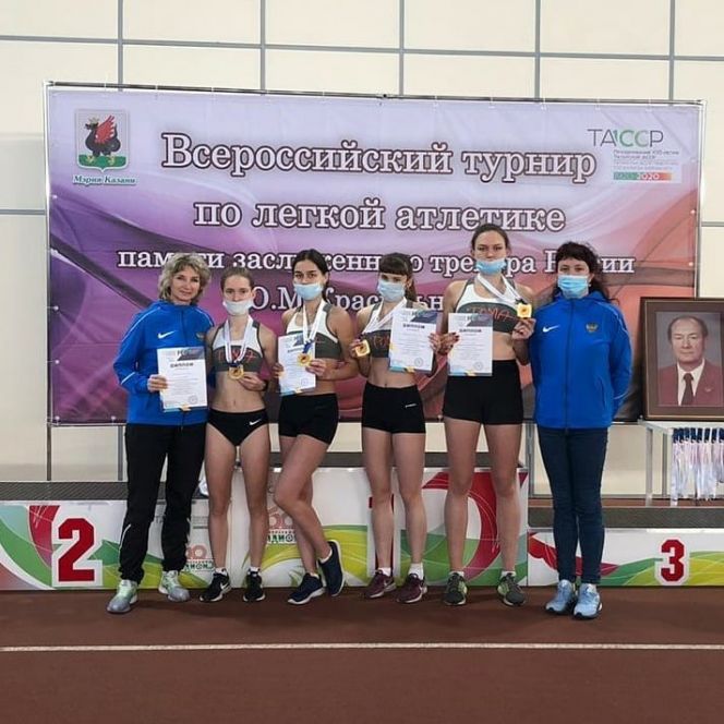 Спортсменки КСШОР выиграли спринтерскую эстафету на Всероссийском турнире памяти Юрия Красильникова
