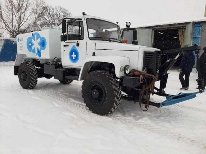 В СШОР по конькобежному спорту «Клевченя» поступила новая ледоуборочная машина
