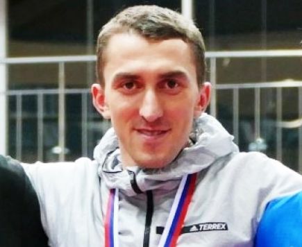 Ильдар Надыров  - серебряный призер чемпионата России в помещении по лёгкой атлетике в беге на милю