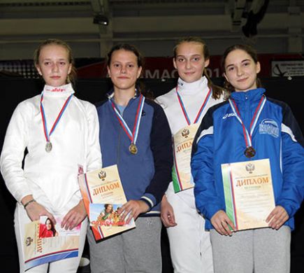 Саблистка Анна Смирнова завоевала бронзу на первенстве России в Арзамасе.