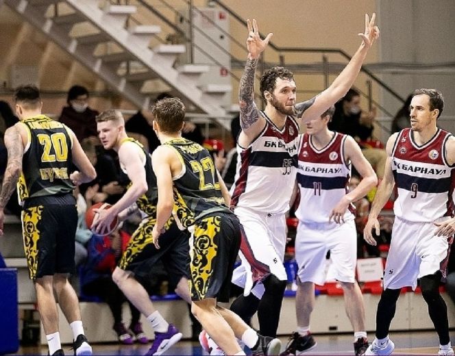 Первая «сотня» в сезоне: баскетболисты «Барнаула» разгромили на выезде курских «Русичей» – 105:64