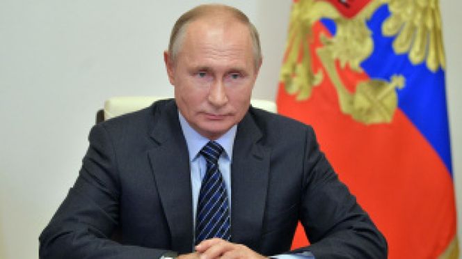 Президент РФ Владимир Путин приветствует участников «Лыжни России-2021»