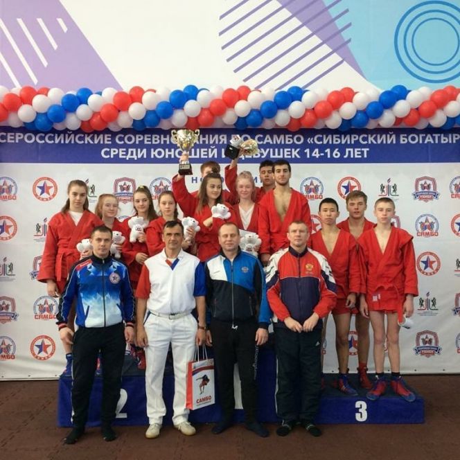 На всероссийских соревнованиях «Сибирский богатырь» алтайские самбисты завоевали командное серебро и шесть путевок на первенство России