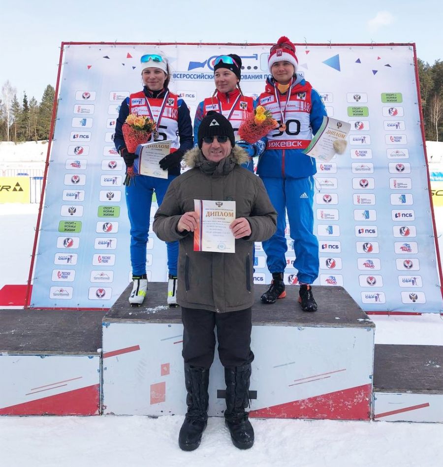 Первенство России: Анастасия Гришина выиграла золото в гонке на 10 км, у Леонида Кульгускина серебро в спринте 