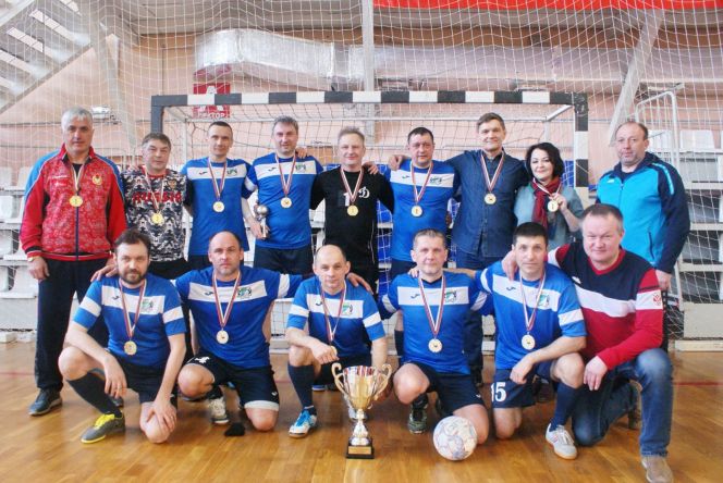 Команда ветеранов Новосибирска стала победительницей турнира памяти Игоря Пышнограя