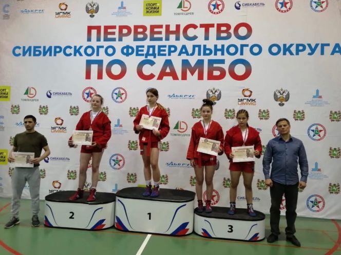 7 медалей завоевали борцы сборной края на первенстве Сибири среди юношей и девушек 12-14 лет