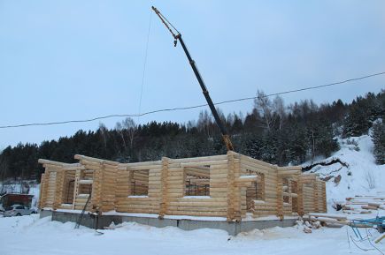 В Белокурихе продолжается строительство здания СДЮШОР «Горные лыжи». 