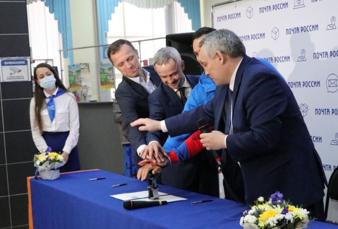 19 мая прошла церемония спецгашения конверта, выпущенного в честь открытия в Барнауле II этапа Кубка мира по гребле на байдарках и каноэ