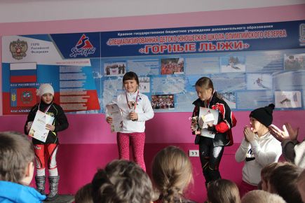 Юные воспитанники школы олимпийского резерва "Горные лыжи" приняли участие в первенстве своей СДЮШОР.