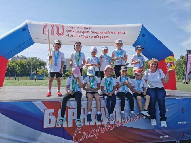 В Барнауле провели фестиваль "Юные ГТОшки" среди дошкольников