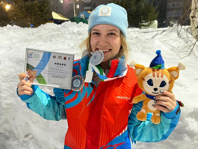 Серебряная ласточка весны. Сноубордистка Мария Травиничева стала призёром зимних Игр «Дети Азии» в параллельном гигантском слаломе