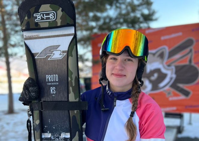 По золотому склону. Сноубордистка Мария Травиничева из Белокурихи выиграла параллельный слалом на зимних Играх «Дети Азии»