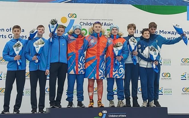 Полный комплект! Конькобежец Данил Борисов в составе команды СФО выиграл командную гонку и стал обладателем трёх медалей Игр «Дети Азии» 