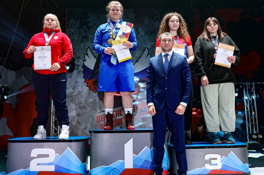 Валерия Васнецова (на пьедестале вторая справа) завоевала бронзовую награду. Фото: Федерация бокса России