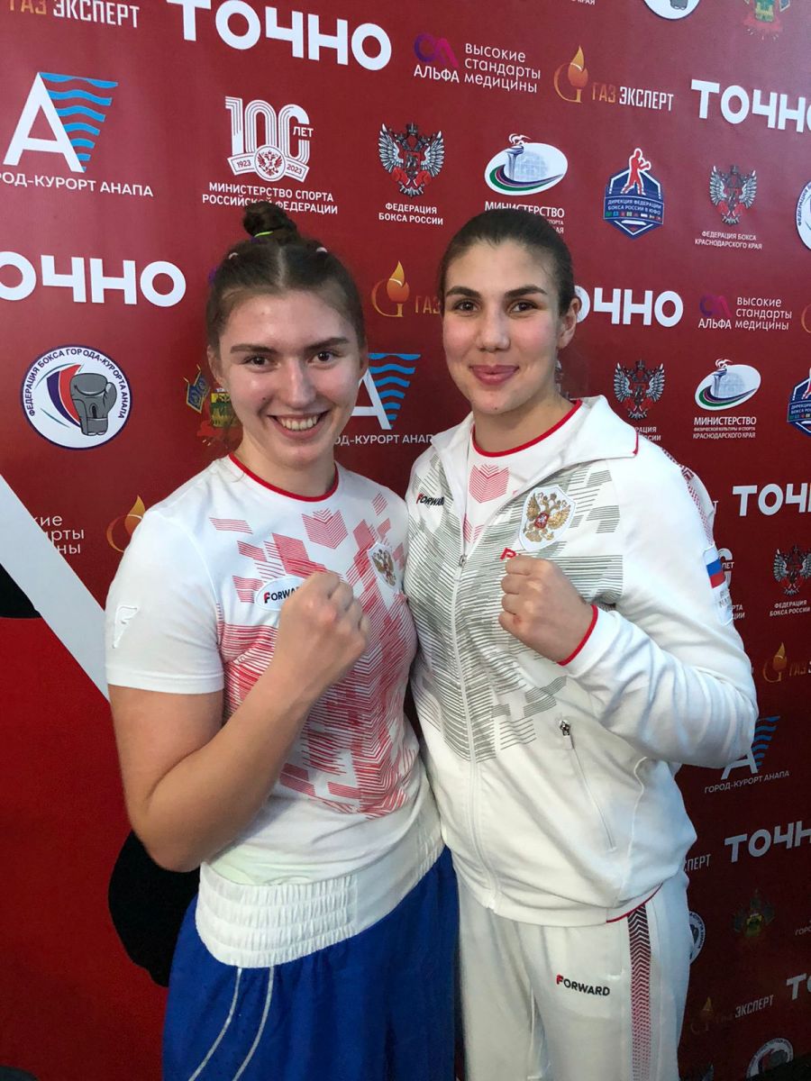 Альбина Кудинова с чемпионкой мира Анастасией Демурчан