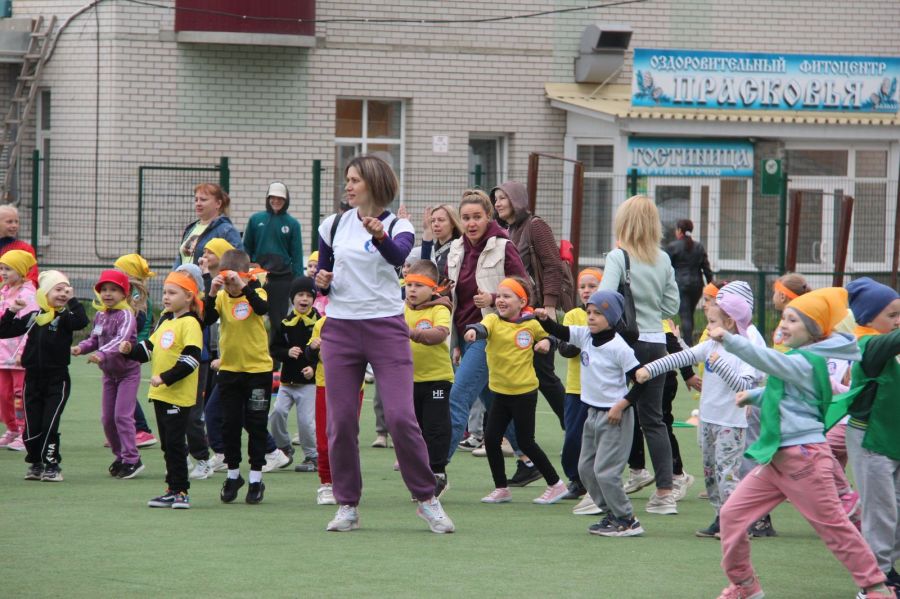 До сш спортивная. Барнаул школьные отряды. Директор спортшколы 2. Хоккейный класс в школе.