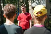 Сотрудник ИК-3 УФСИН России по Алтайскому краю провел мастер-класс по баскетболу для детей, оставшихся без попечения родителей