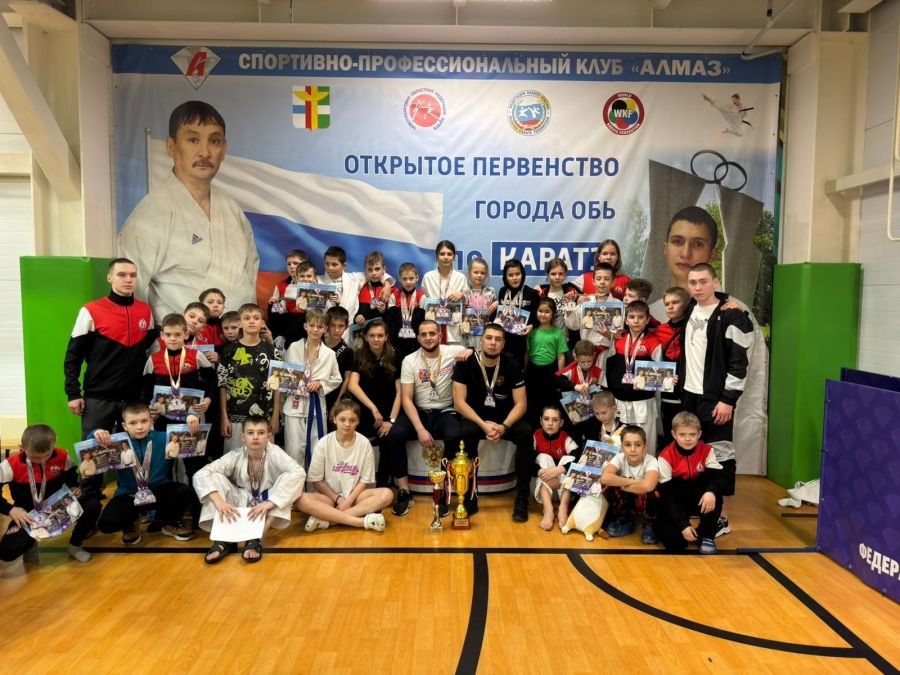 Команда Алтайского края успешно выступила на межрегиональном турнире по каратэ WKF