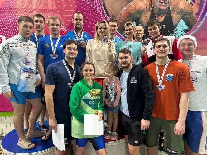 В Барнауле прошёл фестиваль плавания категории «Мастерс», посвящённый юбилею Минспорта России