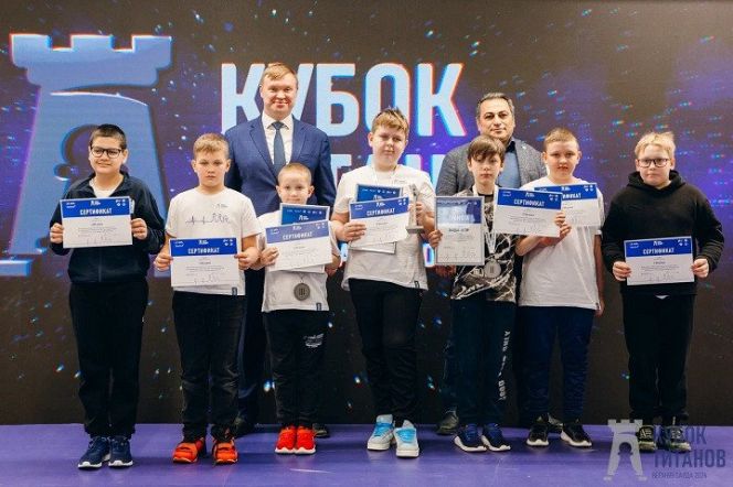 Роман Ворошилов (четвертый слева) выиграл «Кубок Титанов». Фото: ФШАК