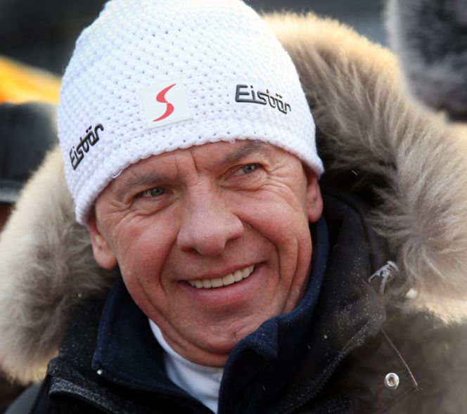 Президентом РФ Владимиром Путиным объявлена благодарность директору СДЮШОР "Горные лыжи" Сергею Кизилову.