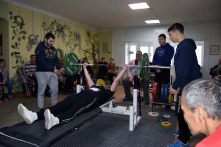 В Барнауле прошли чемпионат и первенство края по пауэрлифтингу среди спортсменов с ограниченными возможностями здоровья. 