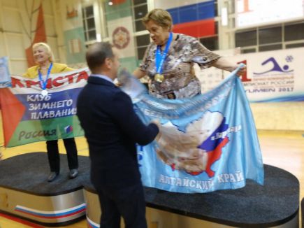 Представители барнаульского клуба «Белые медведи» успешно выступили на чемпионате России и этапе Кубка мира. 