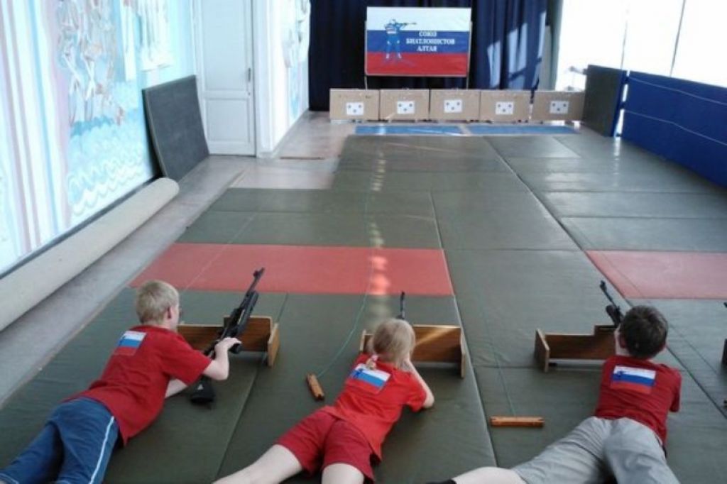Центры спортивной стрелковой подготовки москва. Стрелковая подготовка в школе. Школа Стрелковой подготовки. Стрелковая подготовка картинки в школе. Школа биатлона Сергея Тарасова.