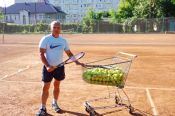 Где в Бийске можно заниматься большим теннисом и сколько это стоит