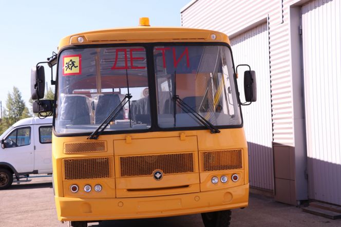 Спортшкола олимпийского резерва по гребле на байдарках и каноэ имени Константина Костенко получила новый автобус 