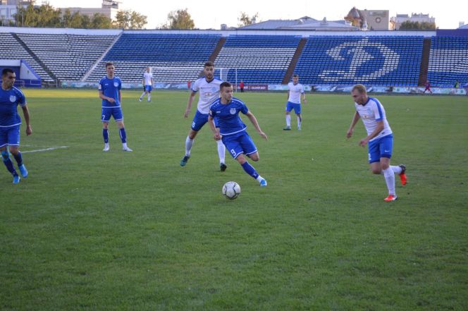 Футболисты барнаульского «Динамо» в домашнем матче уступили «Новосибирску» (фото)