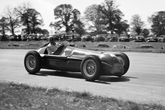 Джузеппе Фарина на первой гонке "Формулы-1", 1950 год. Фото: AP Photo/Eddie Worth
